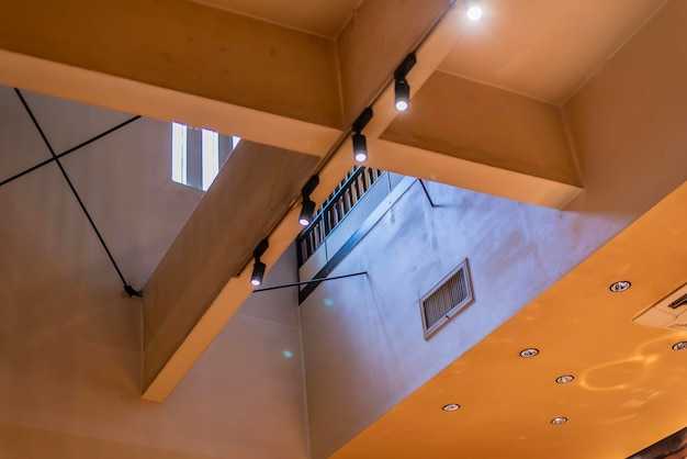 Присоединение светильников к трекам