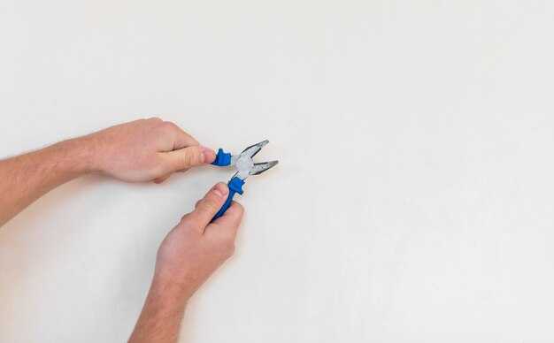 Как определить проводку в стене с помощью отвертки-индикатора — простые и безопасные методы