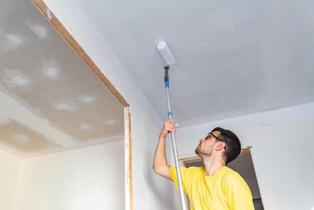 Как правильно красить потолочный плинтус — пошаговая инструкция для идеального результата